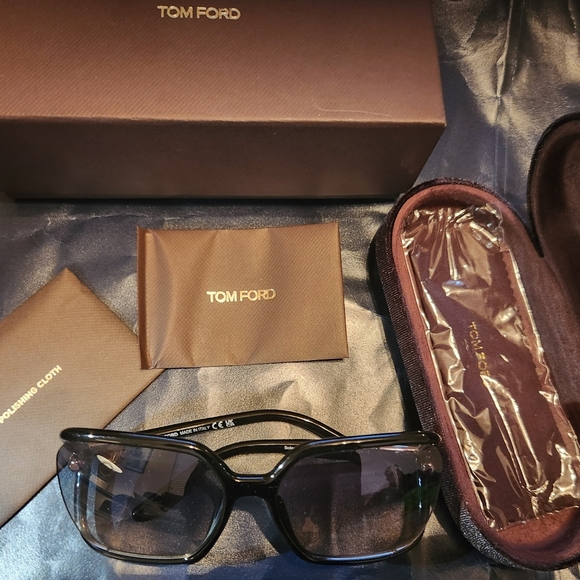 Tom Ford Solange 2 Black and Gold Sunglasses With Blue Tinted Lenses - Picture 2 of 8